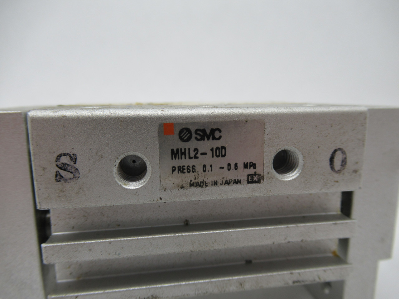 SMC MHL2-10D Pneumatic Gripper 0.1-0.6 MPa USED