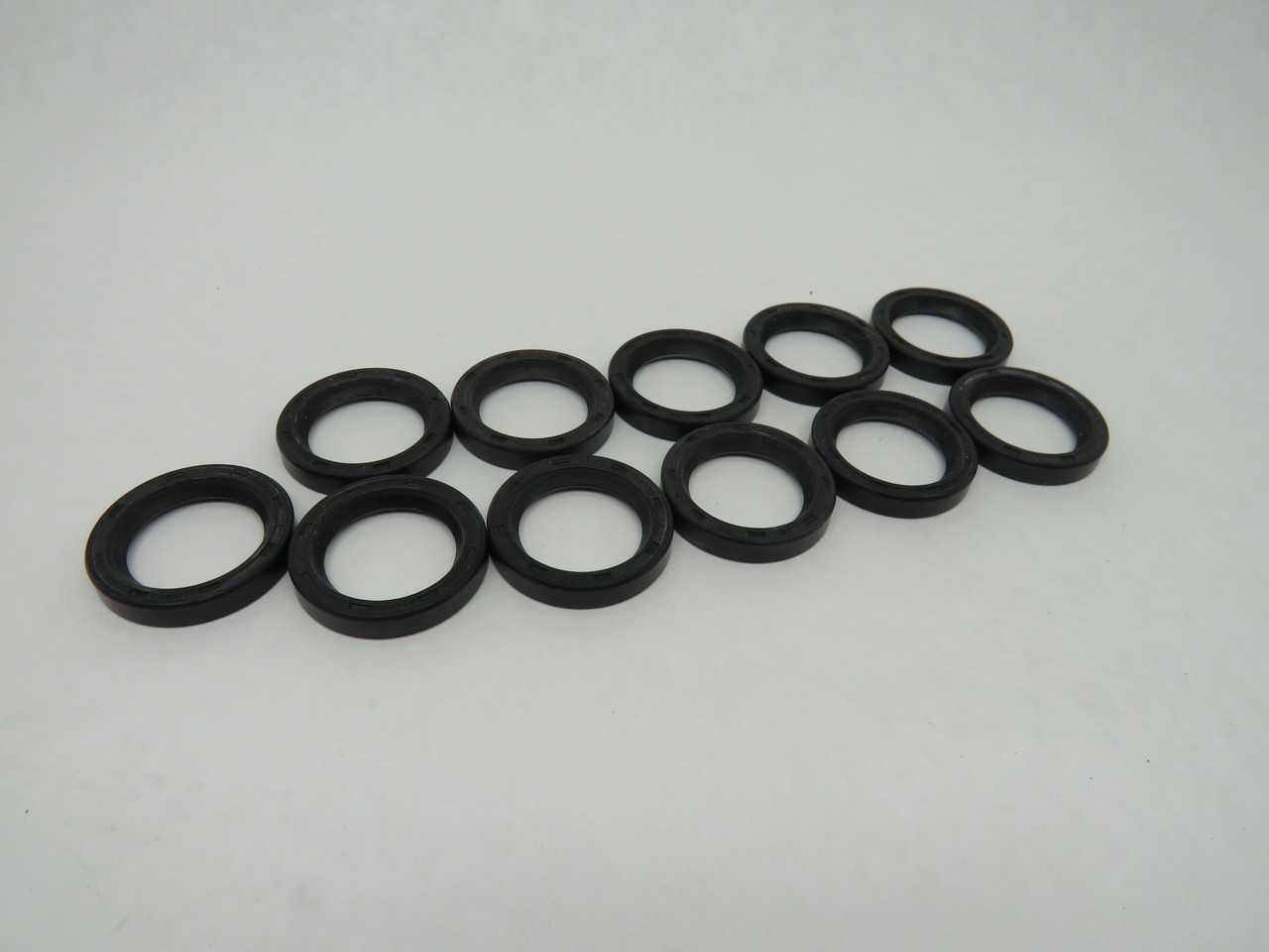 Taurus 0347 Oil Seal 42x30x7 Lot of 11 NOP