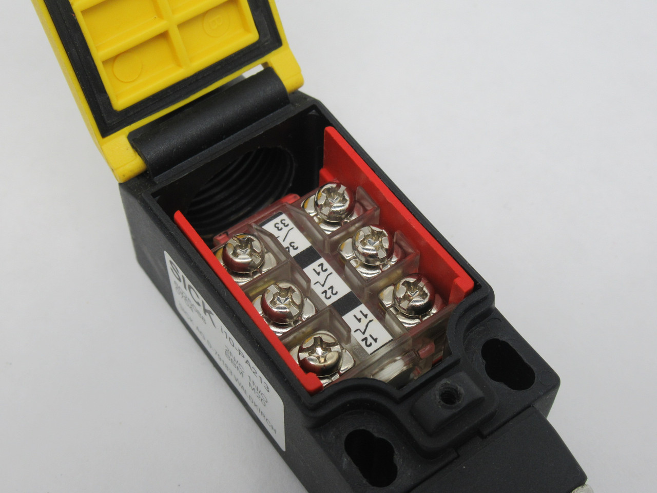 SICK i10-PA213 Electro-Mechanical Safety Switch 1NO 2NC 230V 10A 3A USED