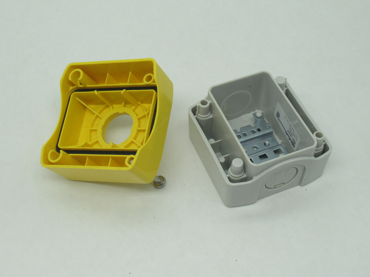 Schneider Electric XALK01H7 Empty Control Box 1-Hole Yellow Lid SHELF WEAR NOP