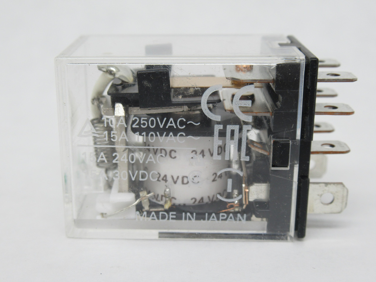 Omron LY1N-D2-DC24 Plug-In Relay 24VDC 15A 8-Blade USED