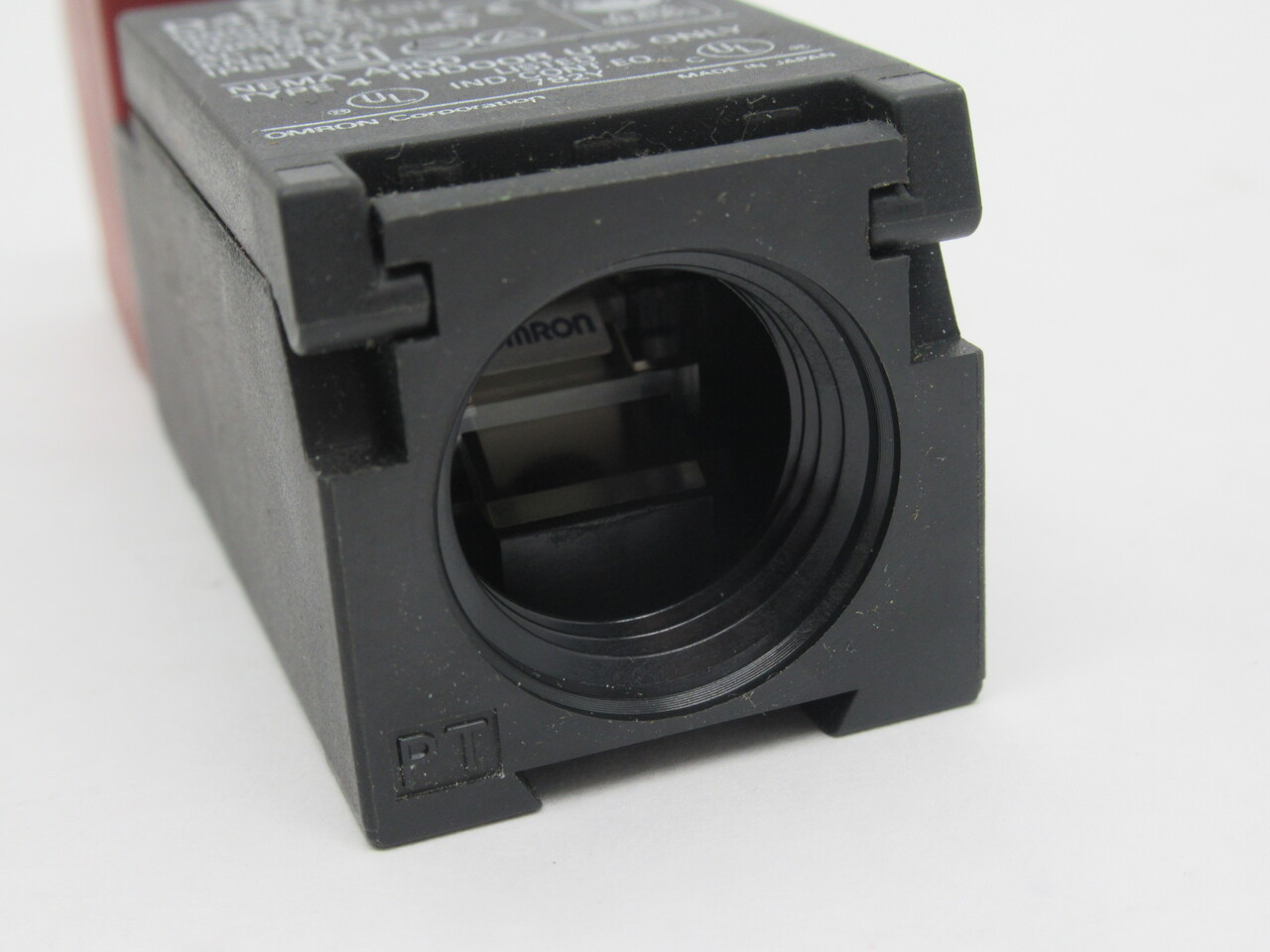 Omron D4DS-3AFS Safety Switch 2NC 1/2-14NPT 2A@400V SHELF WEAR NOP