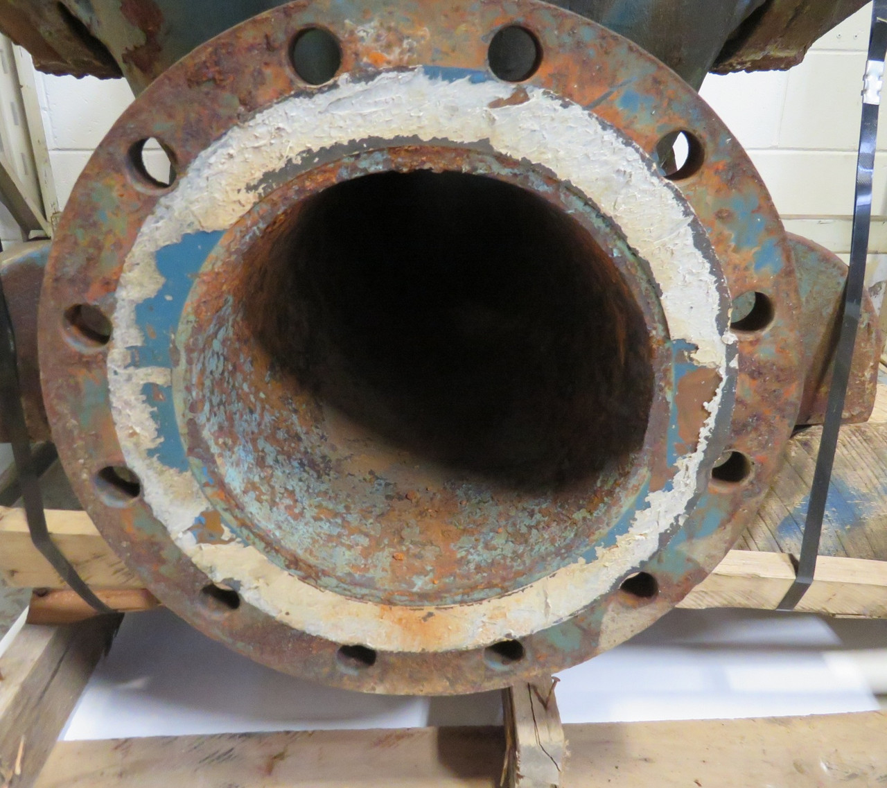Generic Blue Split Case Pump Inlet: 12-1/4"ID Outlet: 9-5/8"ID SHELF WEAR USED