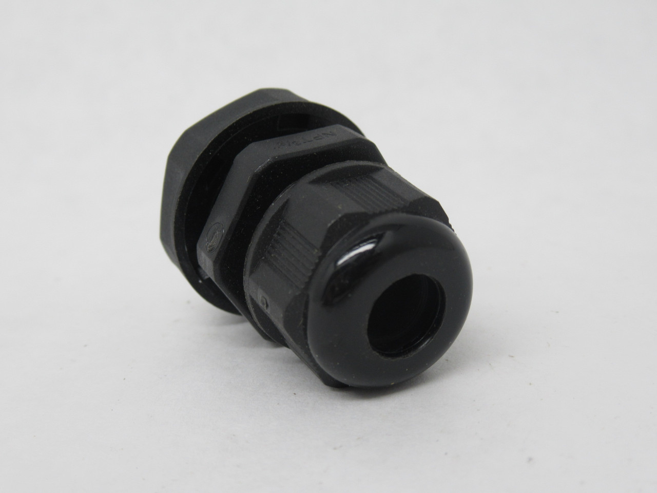 Beisit N3808 Cable Gland 3/8" NPT 4-8mm Cable Range Lot of 2 Black NOP