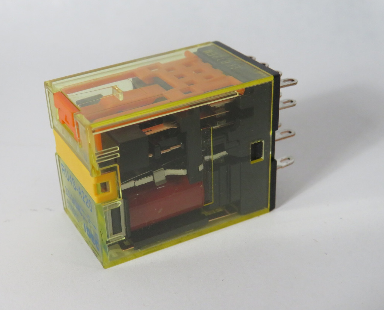 Idec RU4S-A220 General Relay 220-240VAC 50/60Hz 6A 14 Blade USED