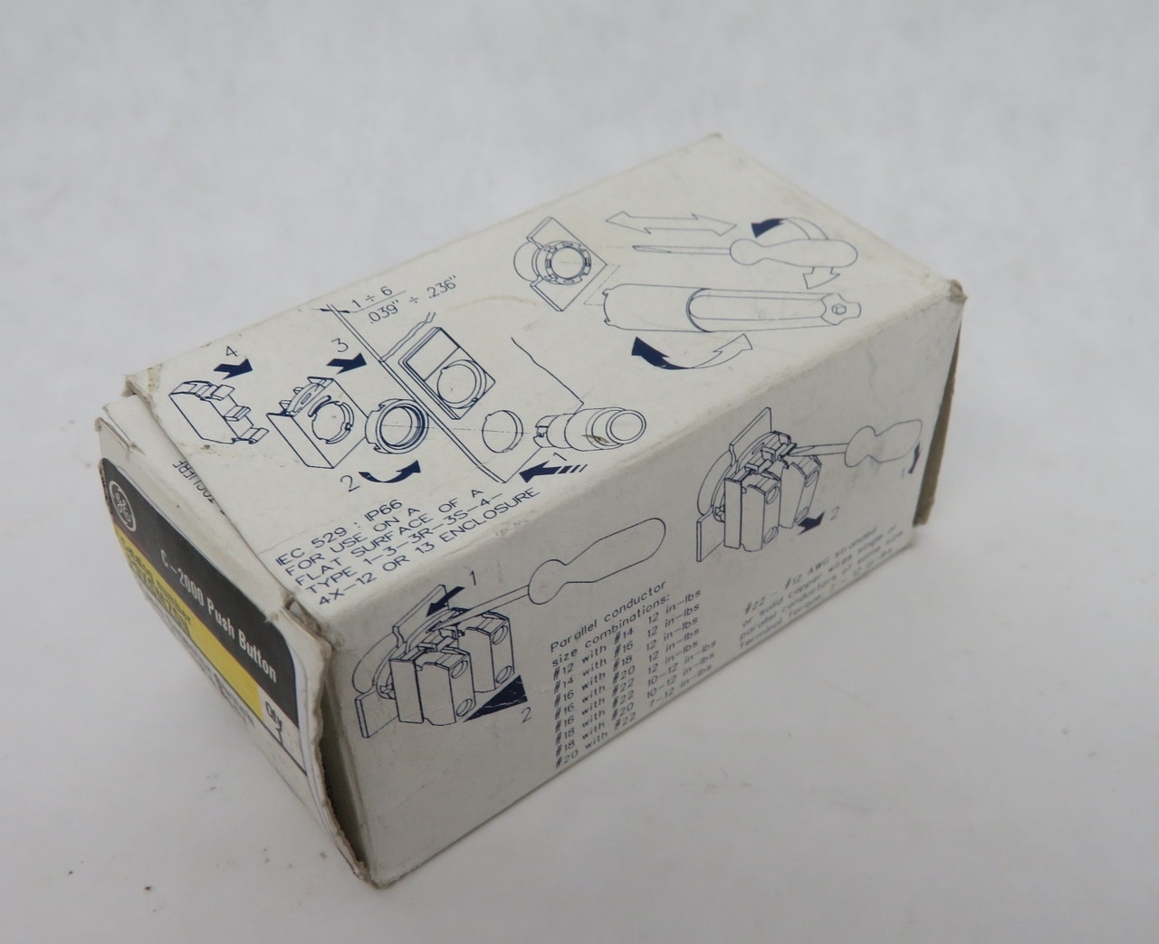 General Electric P9XSMZ0N 3 Position Maintained Selector Switch BOX DAMAGE NEW