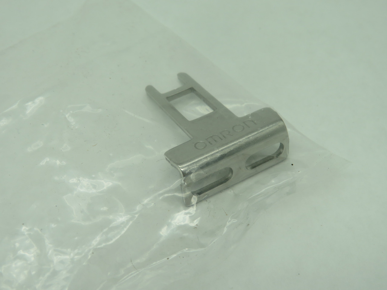 Omron D4DS-K2 Vertical Mounting Operation Key for Safety-Door Switch NOP