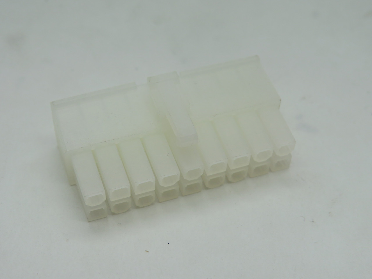 Molex 39-01-2180 Mini-Fit Jr. Receptacle Housing 18 Circuits 94V-2 Lot/131 NOP