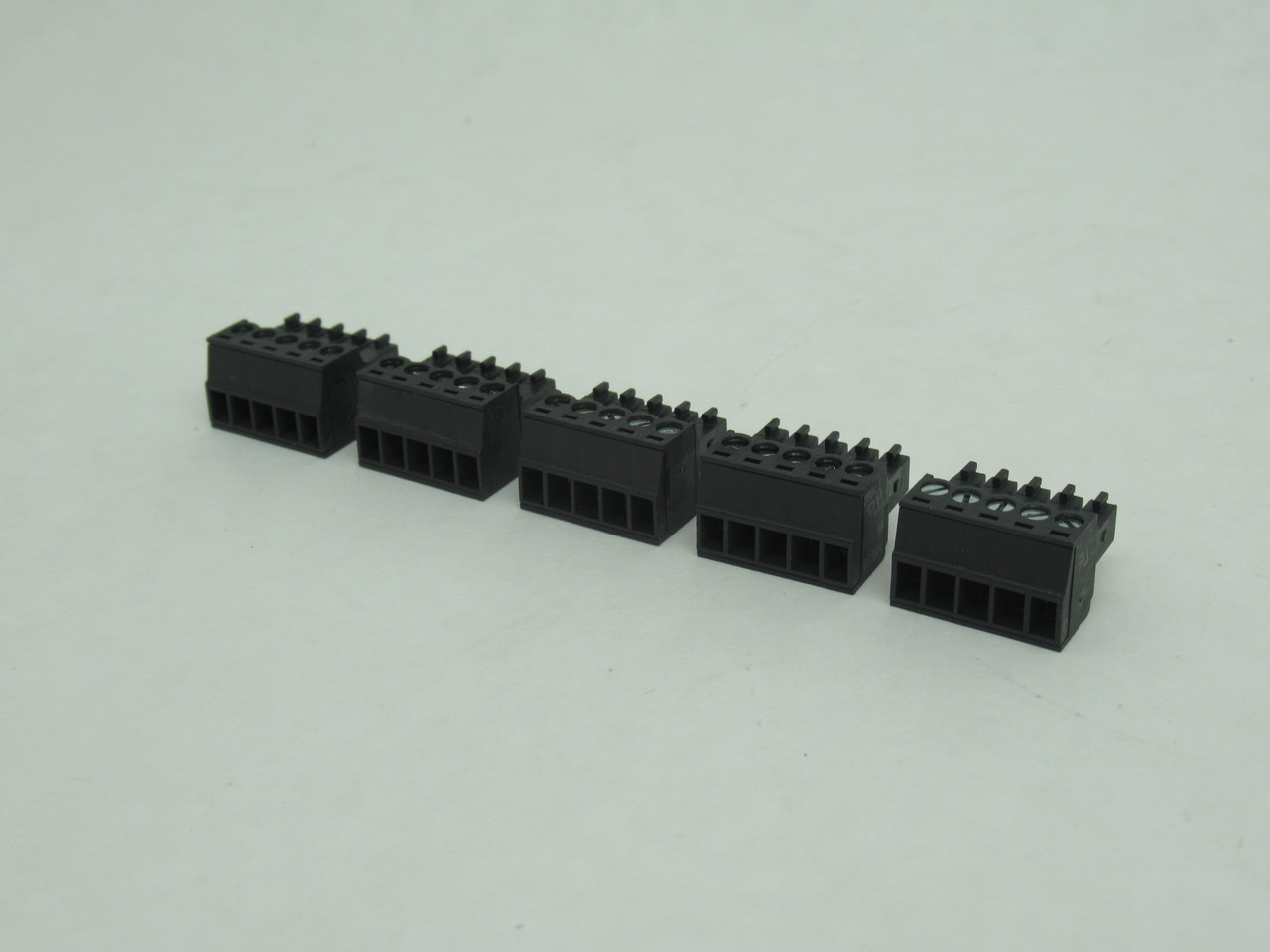 Dinkle EC350V-05P-BK PCB Connector 300V 8A 5-Position Black Lot of 5 USED