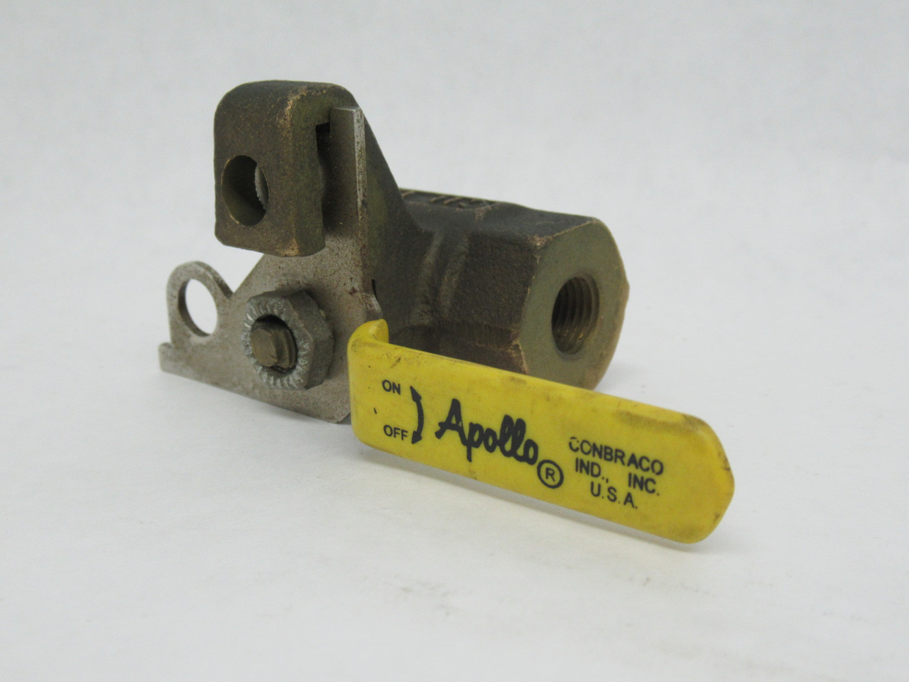 Apollo Conbraco 7510101 Ball Valve with Locking Pad 1/4" NPT 600 WOG USED