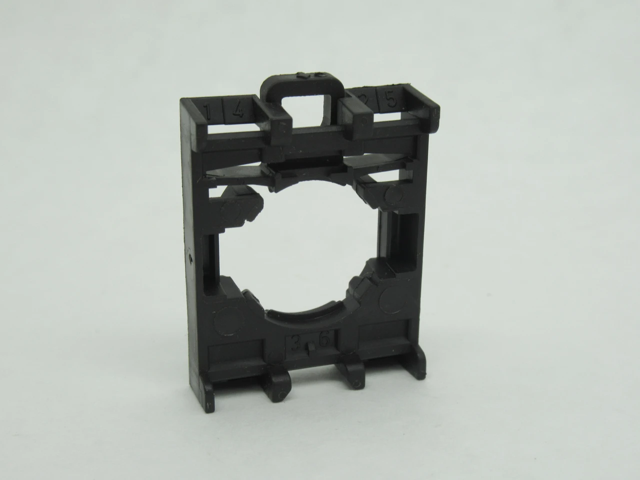 Eaton M22-A Mounting Adapter 22mm 3-Element USED