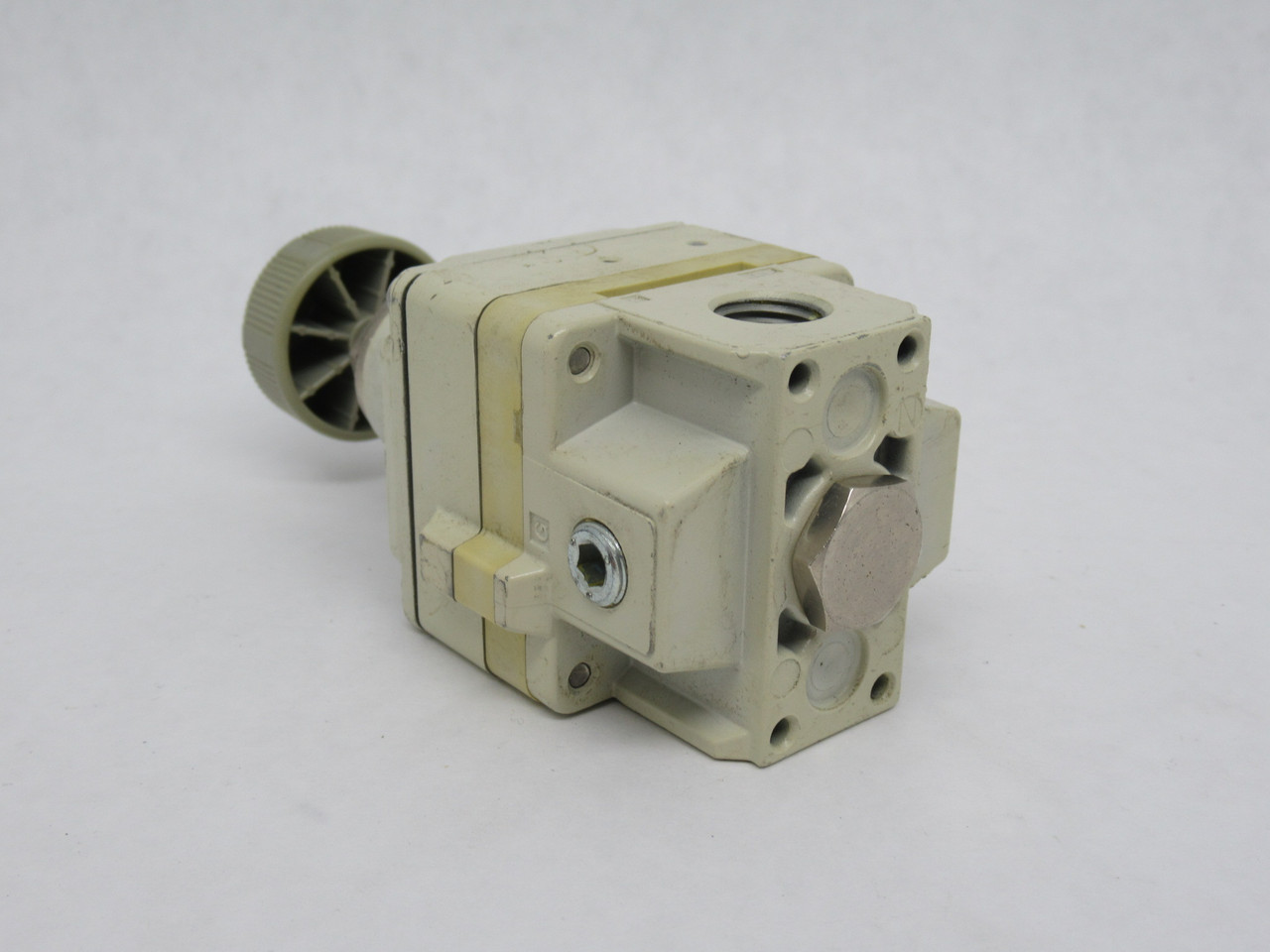 SMC IR2010-N02 Precision Regulator 1/4" NPT 150 psi NO BRACKET OR GAUGE USED