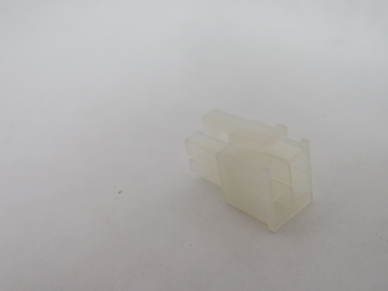 Molex 39-01-2040 Mini-Fit Jr. Receptacle Housing 4 Circuits Natural Lot/5 NOP