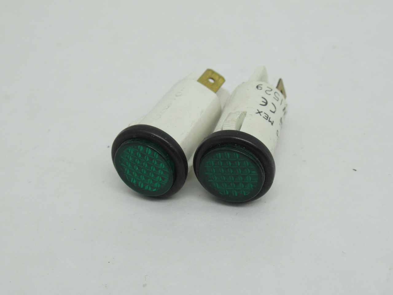 Solico 3039-3-13-37340 Green Incandescent Indicator Light 28V 1.2W Lot of 2 USED
