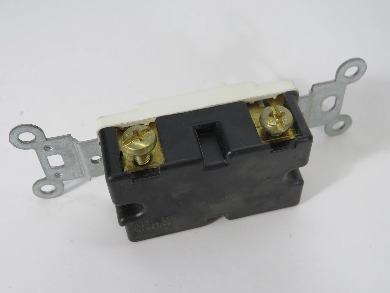 Leviton CS120-2W White Quiet Toggle Switch 20A 120/277VAC 1P USED