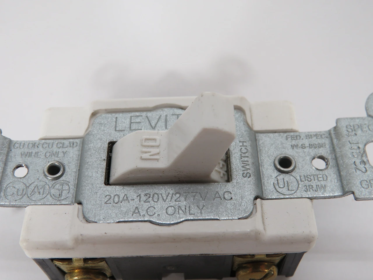 Leviton CS120-2W White Quiet Toggle Switch 20A 120/277VAC 1P USED