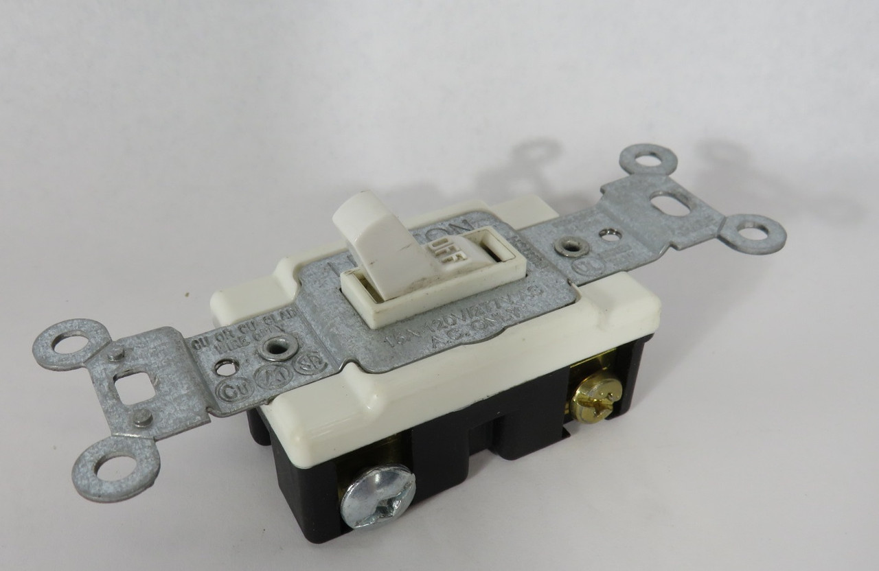 Leviton 1101-CW Commercial White Toggle Switch 15A 120/277VAC 1P USED