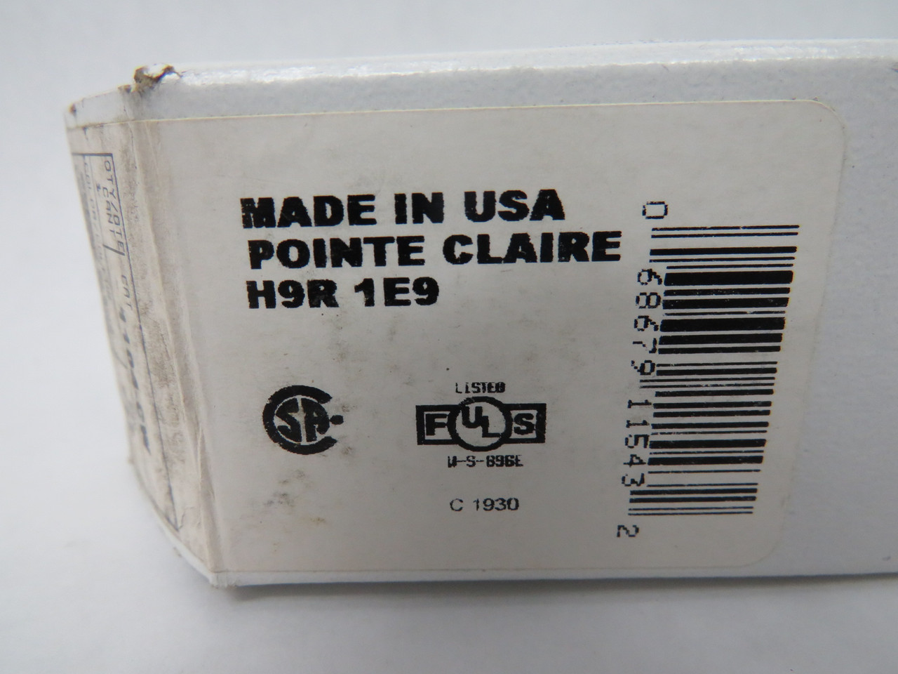 Leviton 1104-CW Commercial Grade White Toggle Switch 15A 120V 4-Way BOX DMG NEW