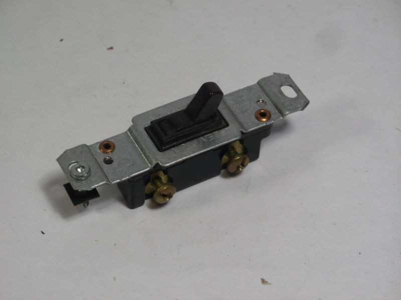 Leviton 1451-2 Toggle Switch 15A 120VAC 1-Pole USED