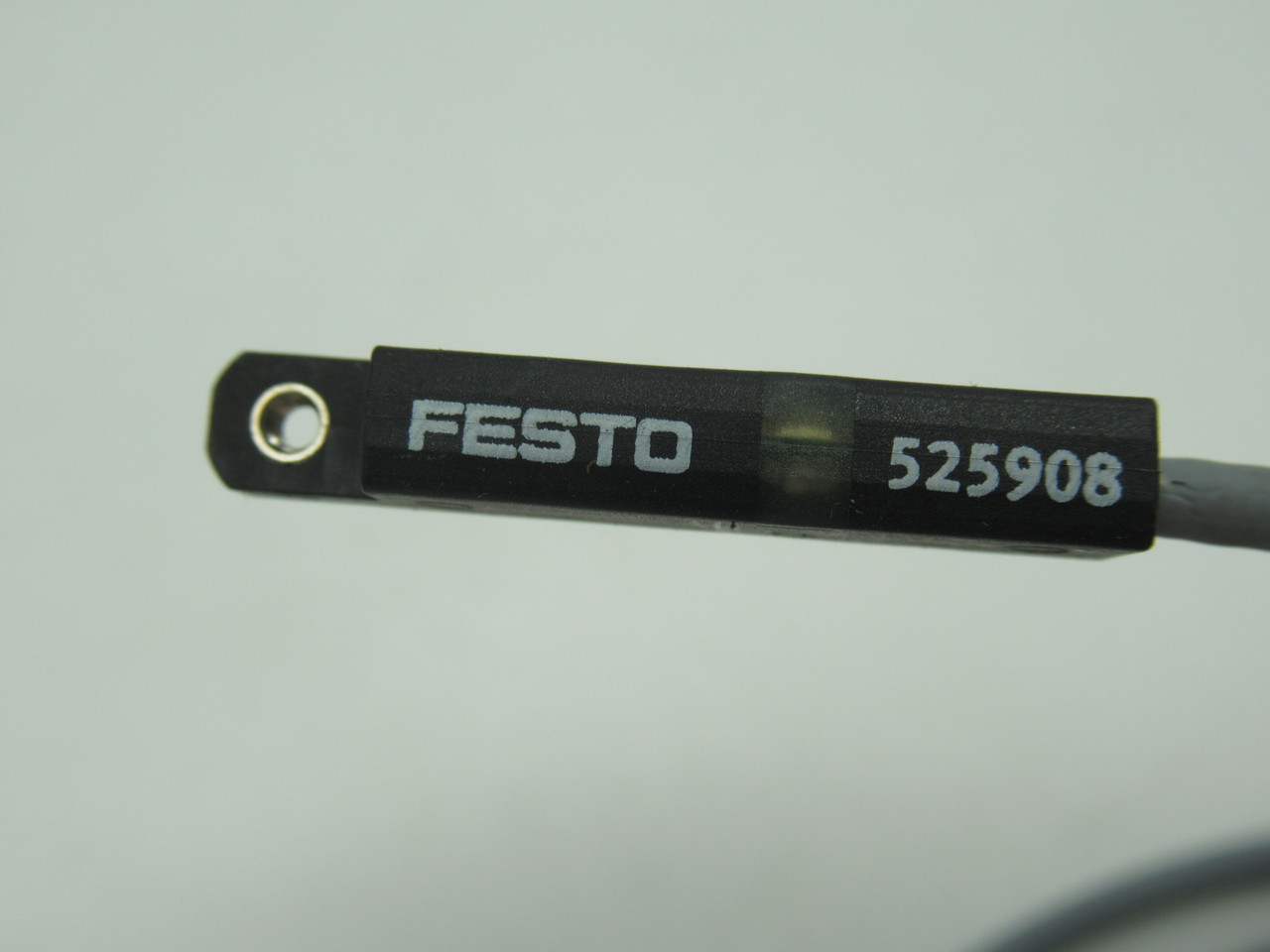 Festo 525908 SMT-8F-ZS-24V-K2.5-OE-EX Proximity Switch MISSING HARDWARE NWB