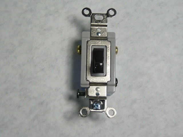Hubbell HBL1203 Brown Toggle Switch 15A 120/277VAC 3-Way BOX DAMAGE NEW