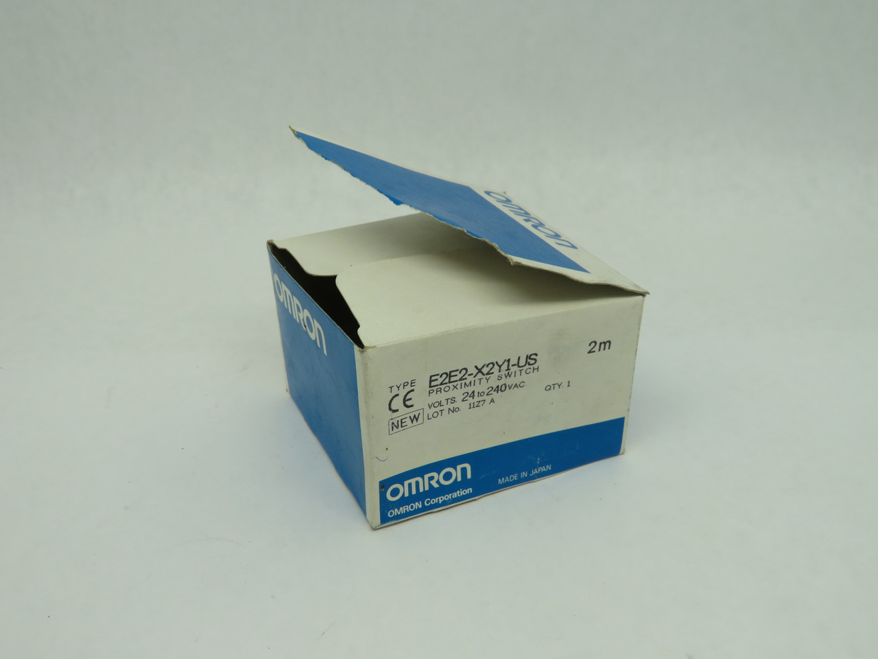 Omron E2E2-X2Y1-US Proximity Switch 24-240VAC 0.2A 2mm D 2m Cable BOX DAMAGE NEW