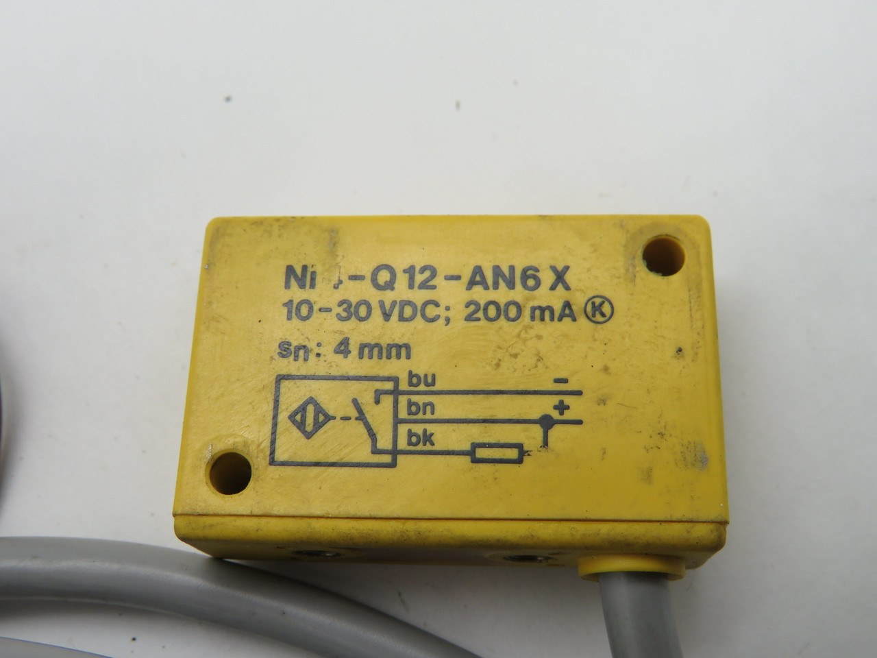 Turck Ni4-Q12-AN6X Proximity Sensor 10-30VDC 200mA 4mm Distance 5' Cable L USED