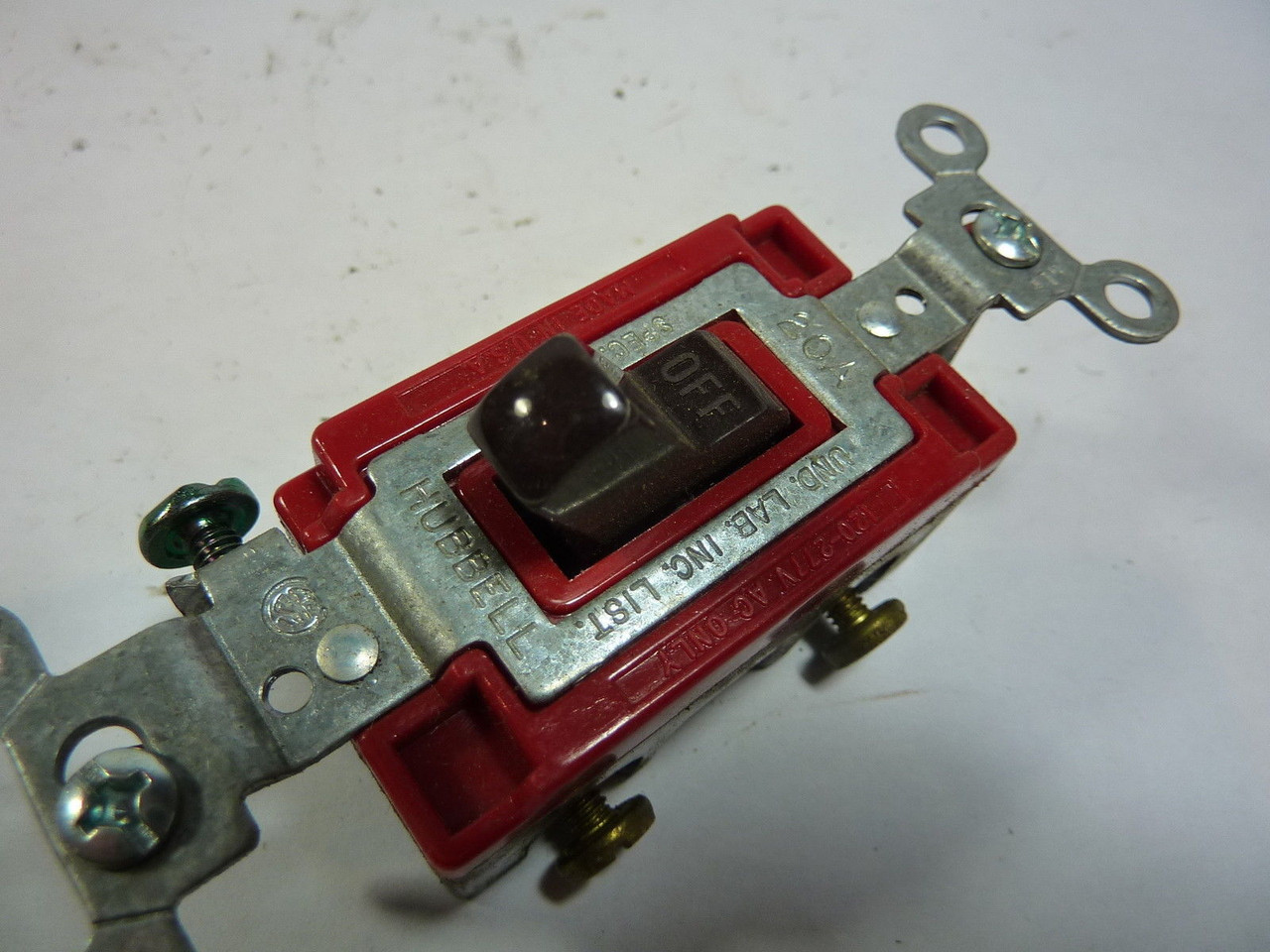 Hubbell HBL1221 Heavy Duty Toggle Switch 20A 120-277VAC 1P USED