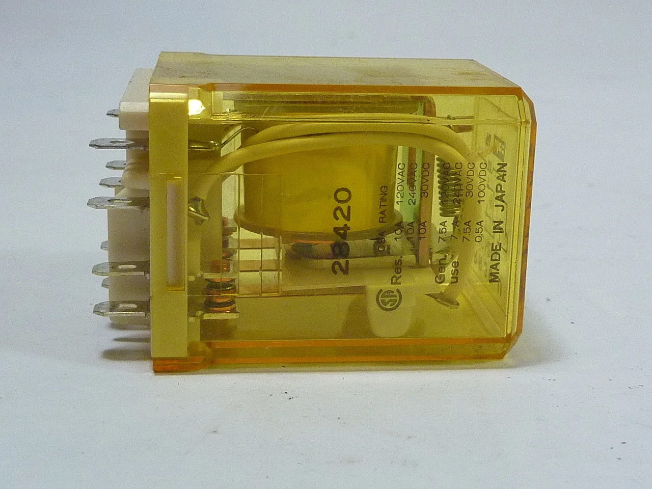IDEC RR3B-U-AC120V Relay 120V 10A 8-Blade USED