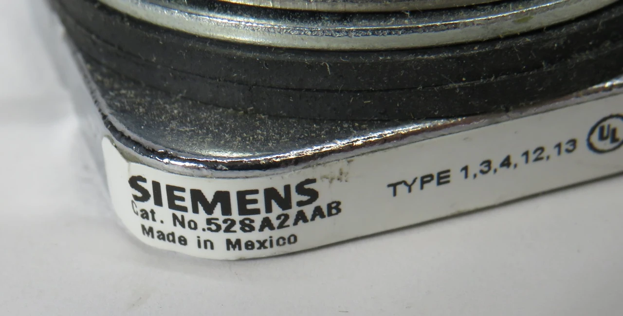 Siemens 52SA2AAB Selector Switch Operator 2 Position Maintained BOX DAMAGE NEW