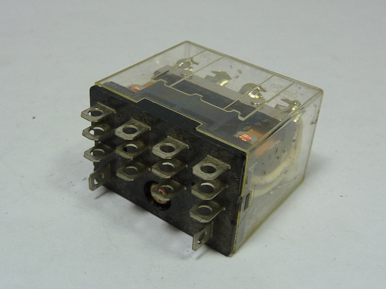 Omron LY4N-D2-DC24 General Purpose Relay 24VDC 10A 14-Blade USED