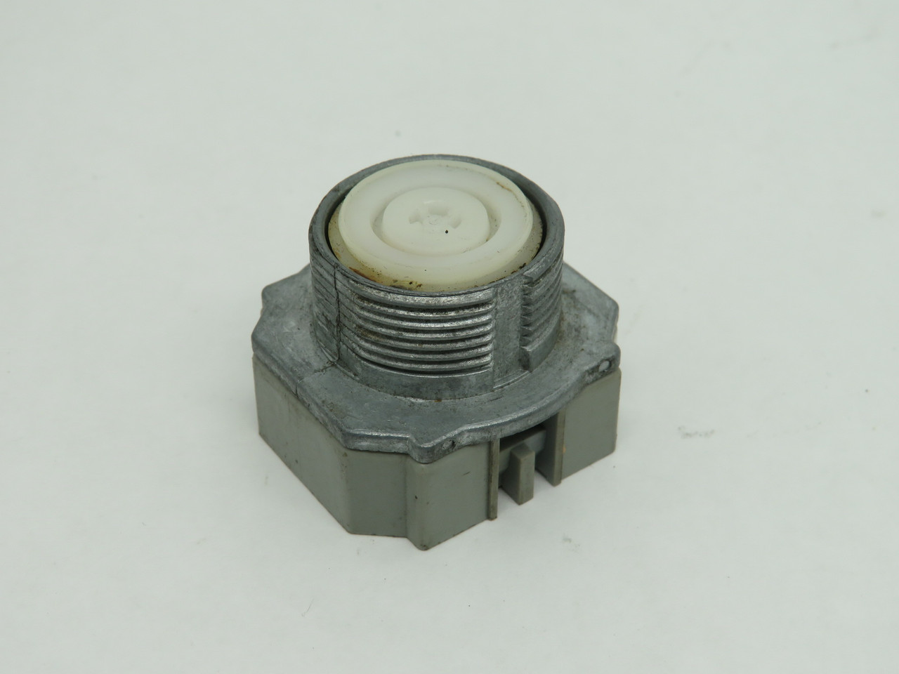 IDEC ABD-100 Non-Illuminated Momentary Push Button Operator USED