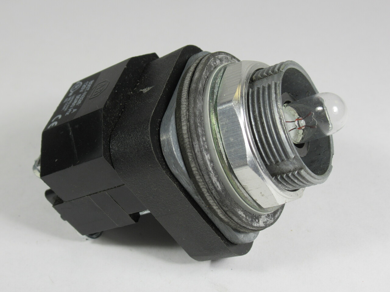Allen-Bradley 800T-P16 Series U Pilot Light 120VAC 50/60Hz No Lens USED
