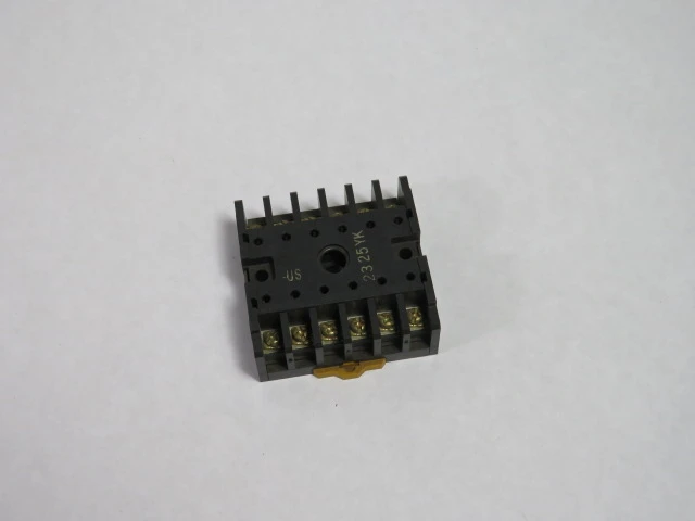 Omron P2A-12BA Relay Socket 12-Pin USED
