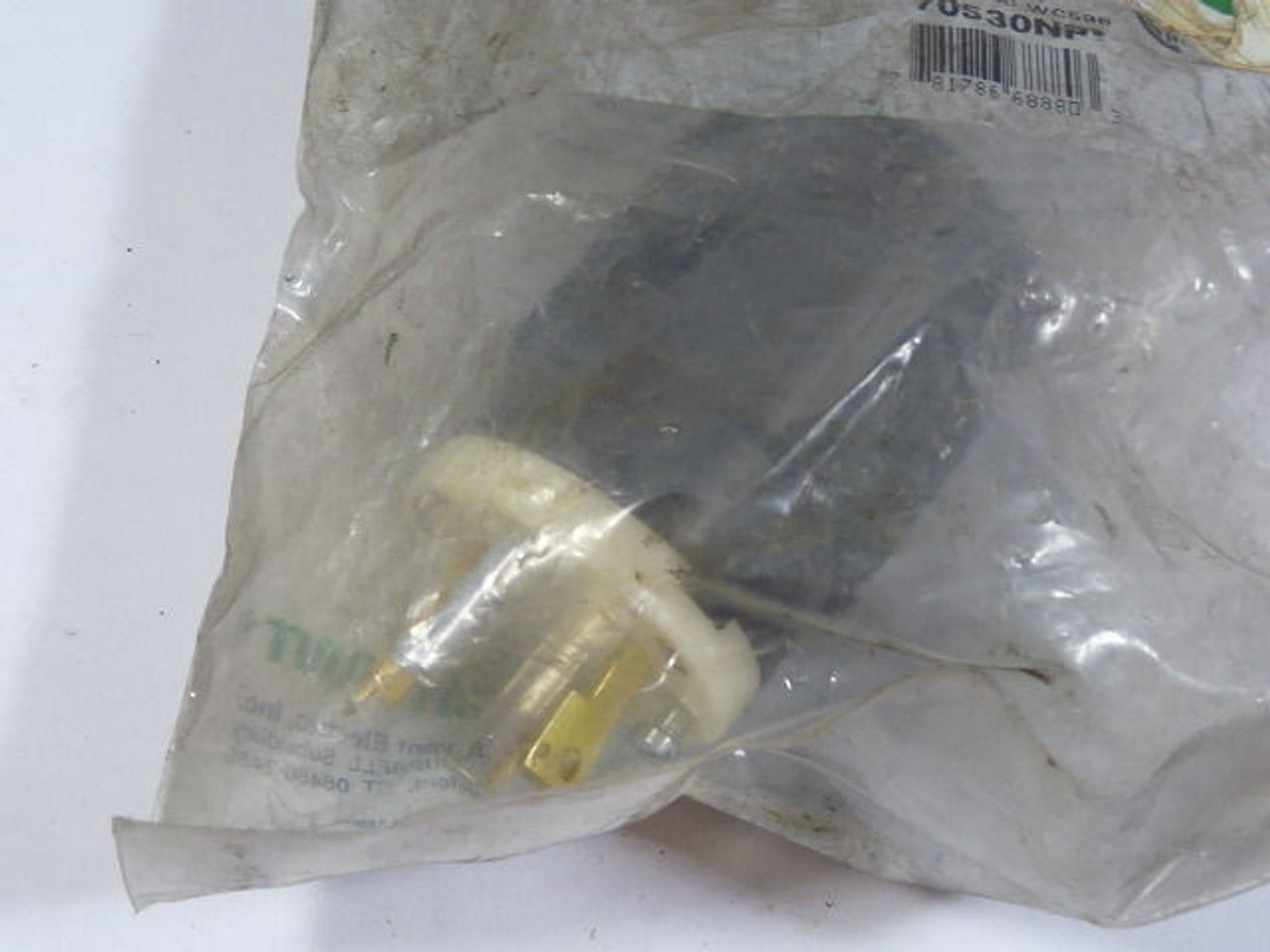 Bryant 70530NP Locking PLug 30AMP 125V ! NEW !