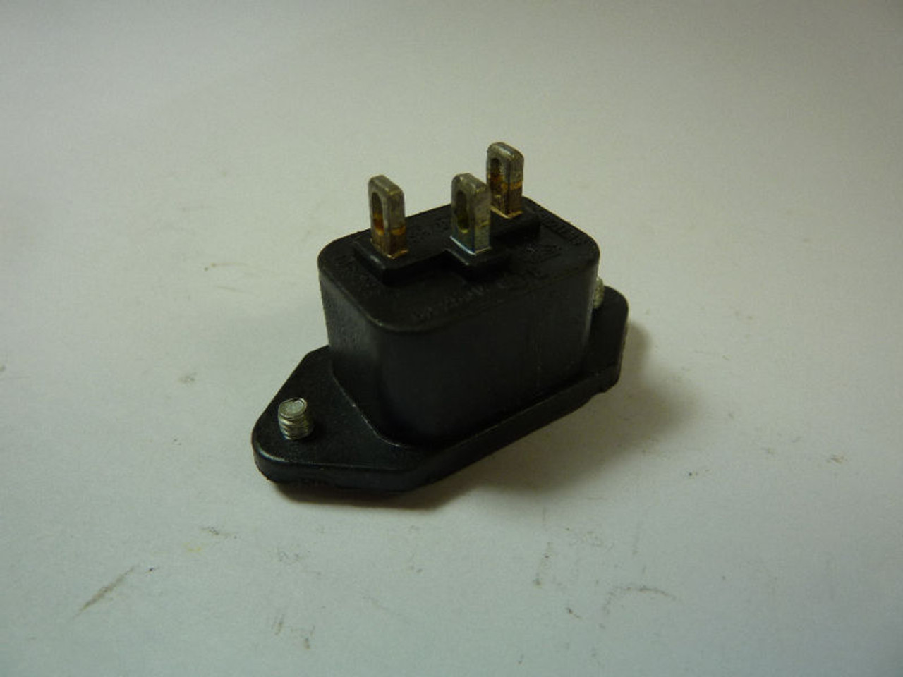 Switchcraft EAC-301 Plug Adapter 6 Amp 250V USED