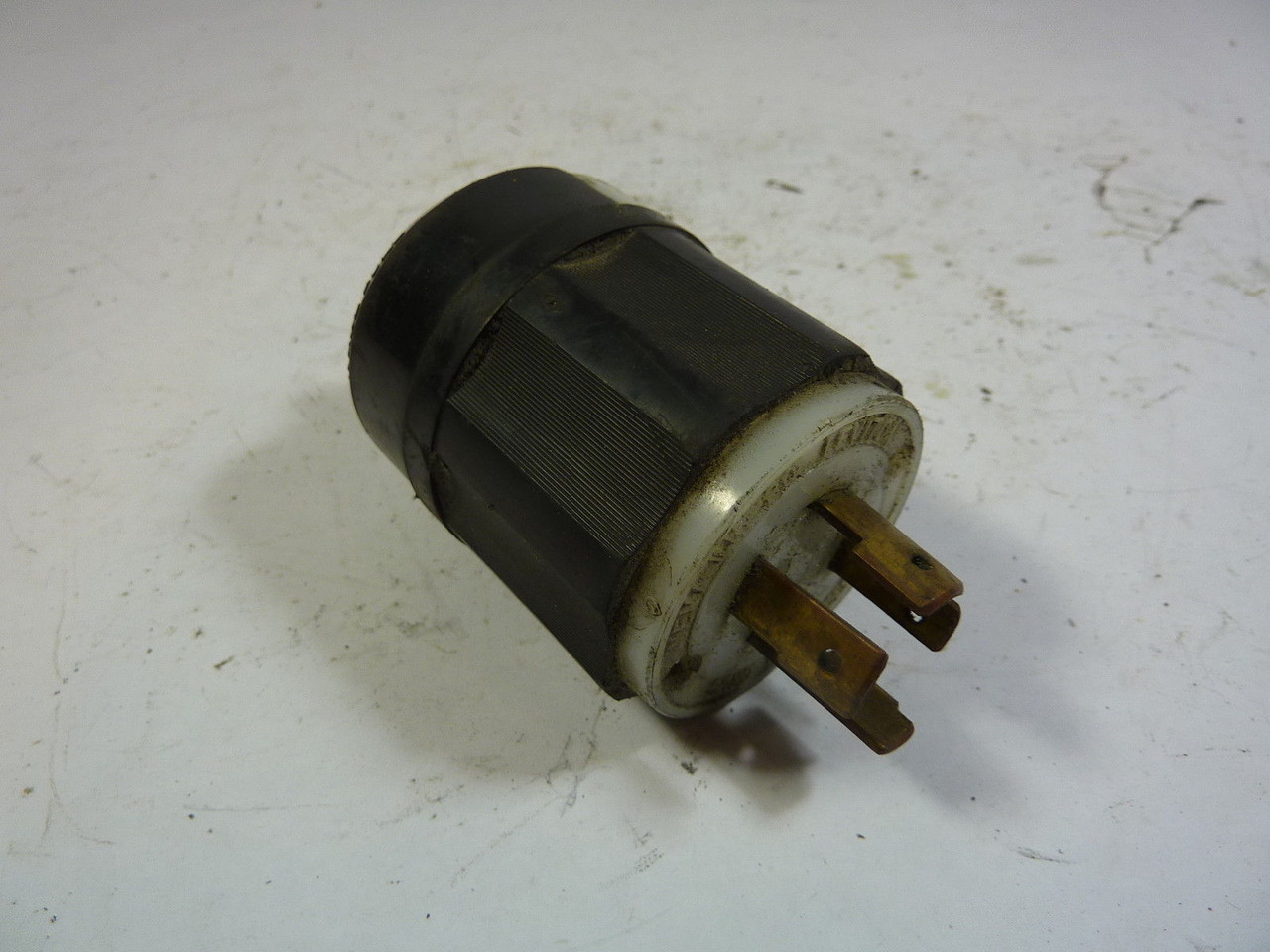 Leviton 2421 Plug 20 Amp 250VAC USED