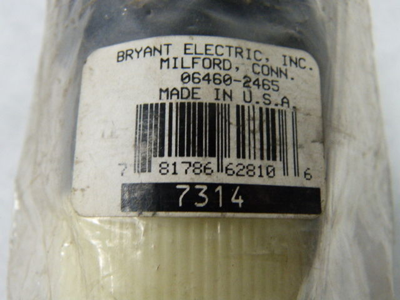 Bryant 7314 Locking Connector - Black & White - 20A 2P 3W 125/250V ! NEW !