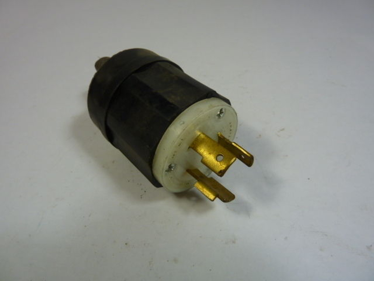 Leviton L9-20P Turn Lock Male Plug 20A 600VAC USED