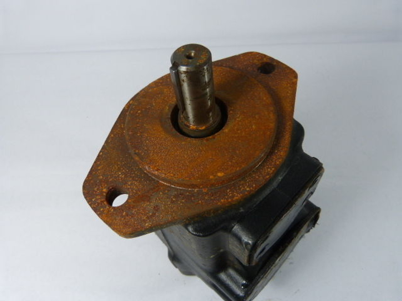 Vickers 2620VQ12-A12 Vane Pump USED