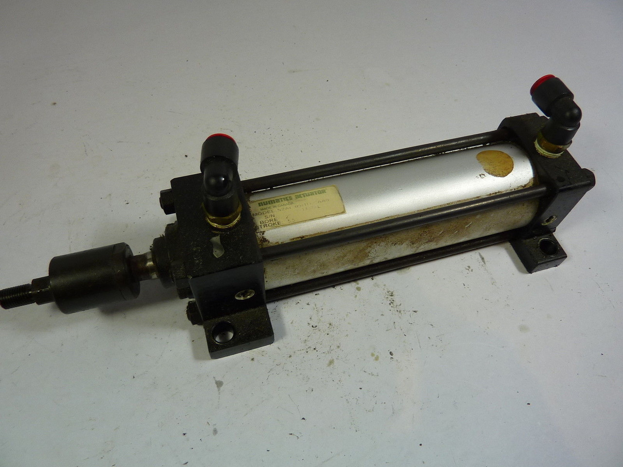 Numatics Actuator S2AL-05I1D-CAA0 Pneumatic Cylinder 2" Bore 5 1/2" Stroke USED