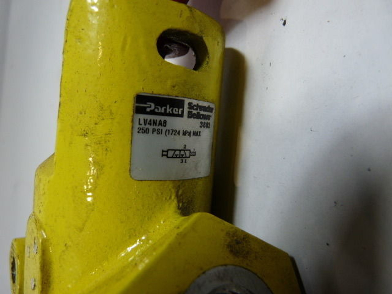 Parker LV4NA8 Lockout Valve 1/2 USED