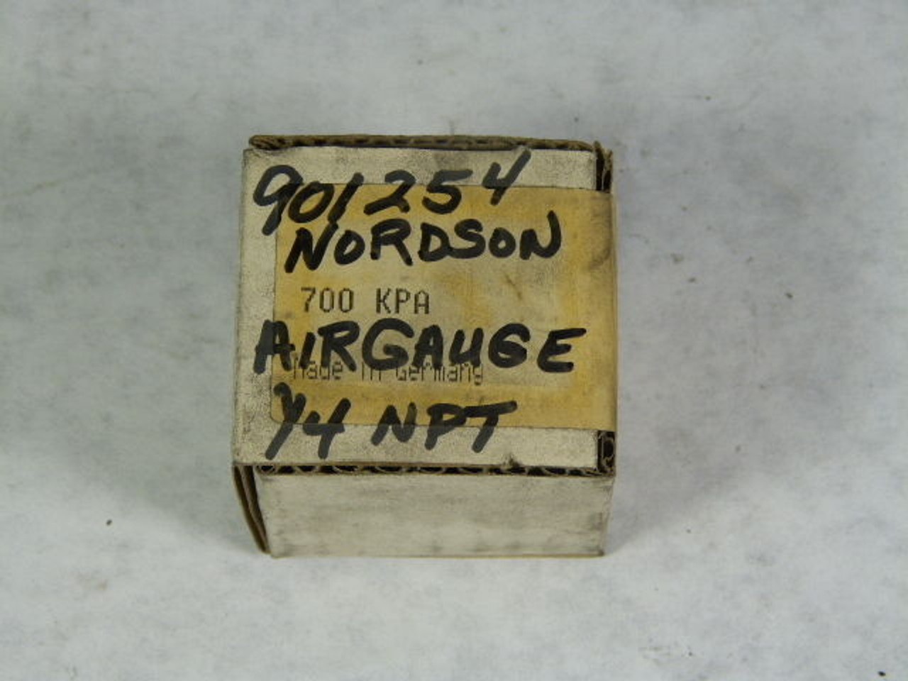 Nordson Air Gauge 700KPA 1/8" NPT ! NEW !