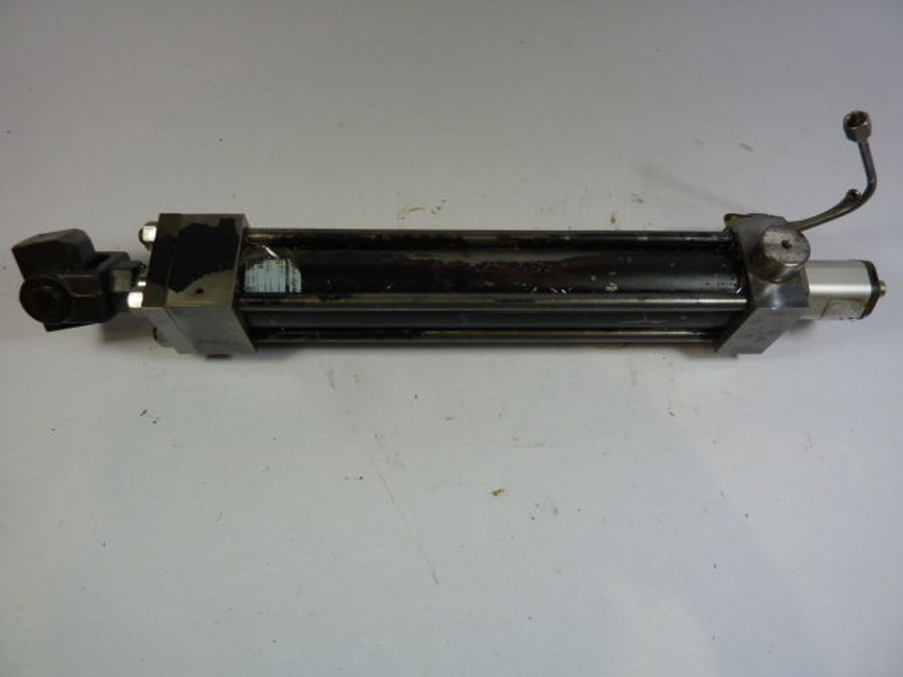 Cowan Dynamics R1037 Pneumatic Air Cylinder Serial-8176 USED