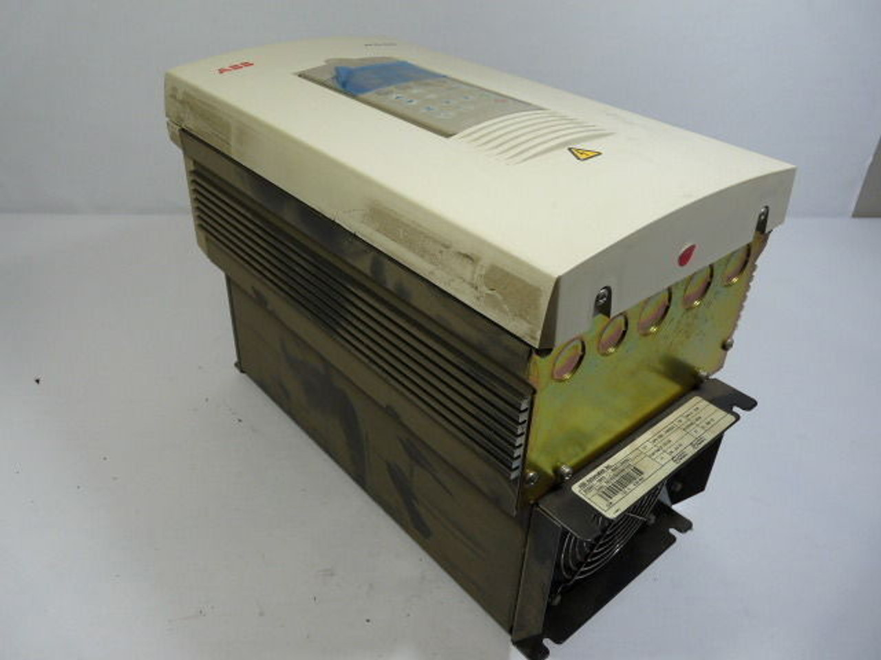 ABB ACS601-0006-2-000B1500801 AC Drive 3Ph 208-240V 12/9.4A 48-63Hz USED