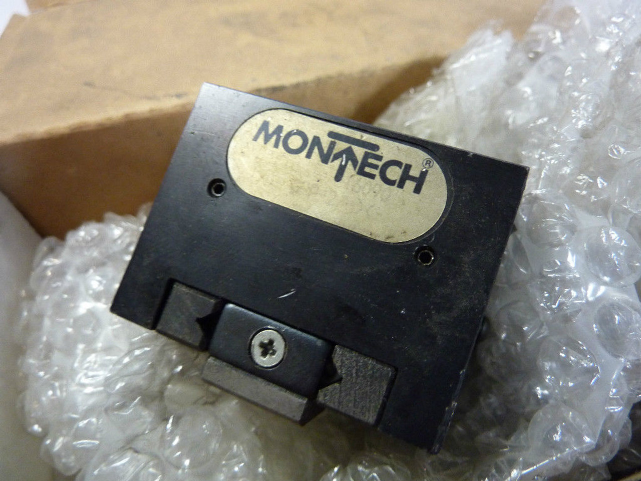 Montech SKF GPP-2 Pneumatic Air Gripper USED