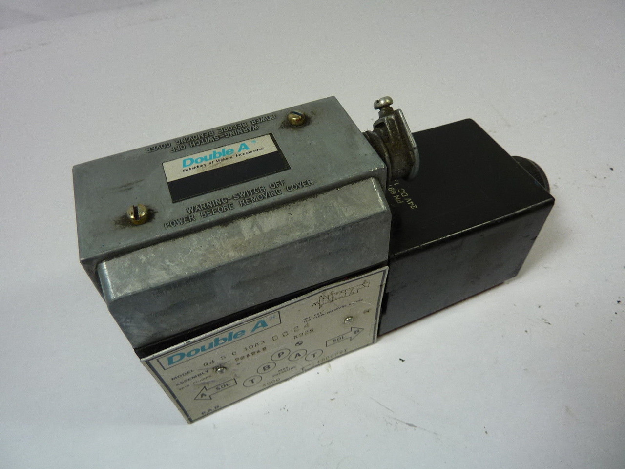 Vickers QJ-5-C-10A3-DC24 Solenoid Valve Assembly USED