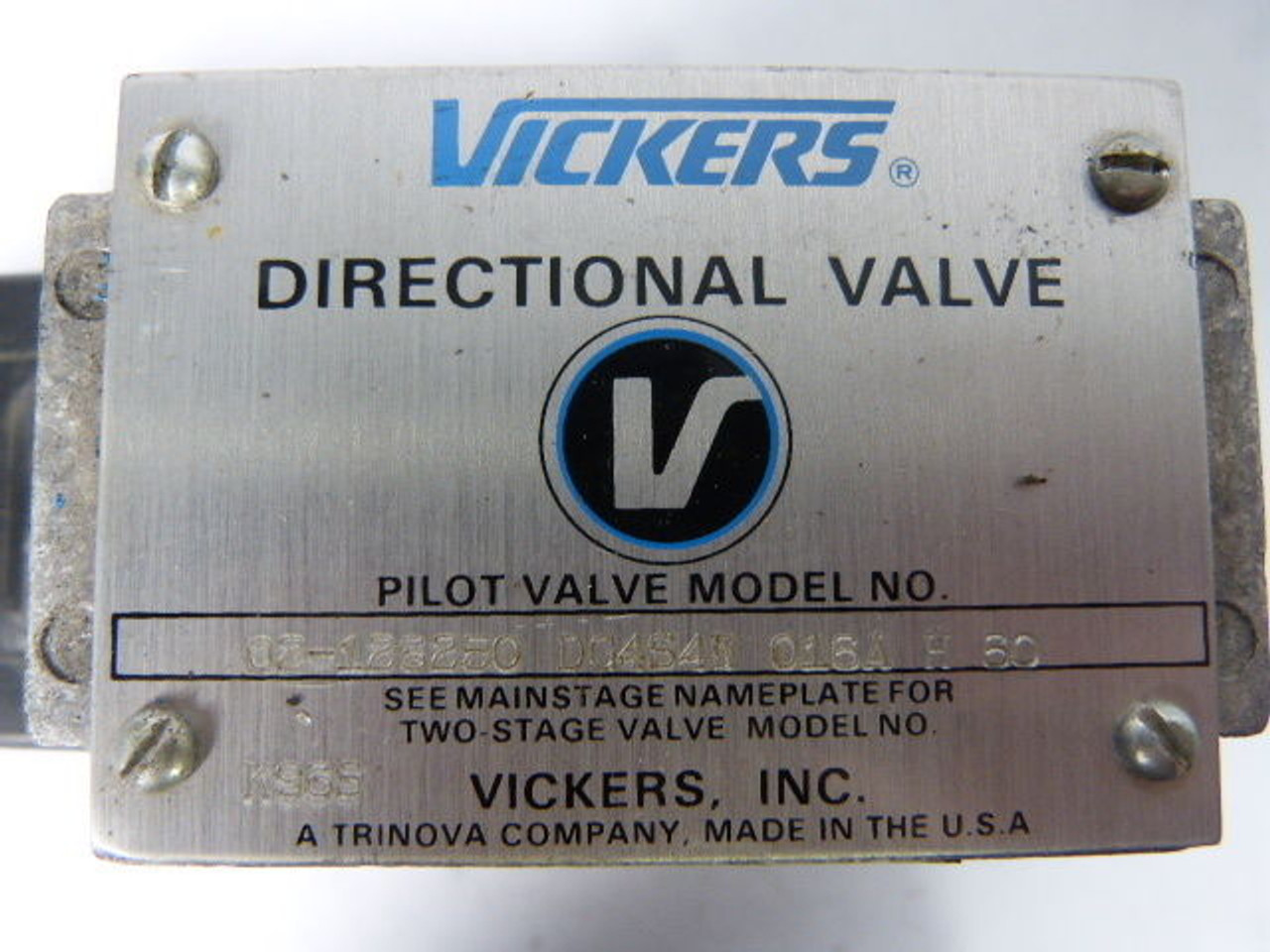 Vickers DG4S4W-016A-H-60 Directional Valve USED