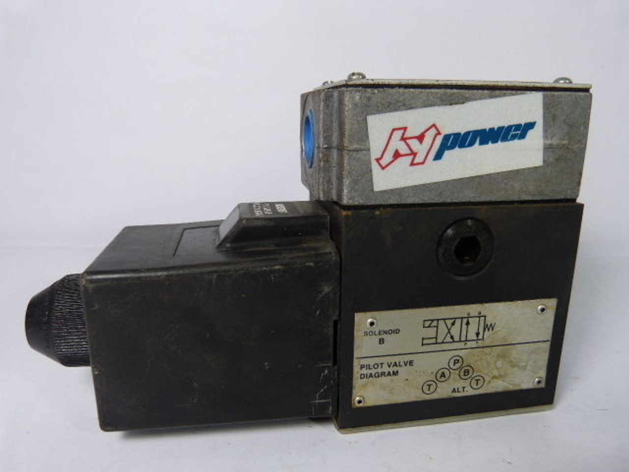 Vickers DG4S4W-016A-H-60 Directional Valve USED