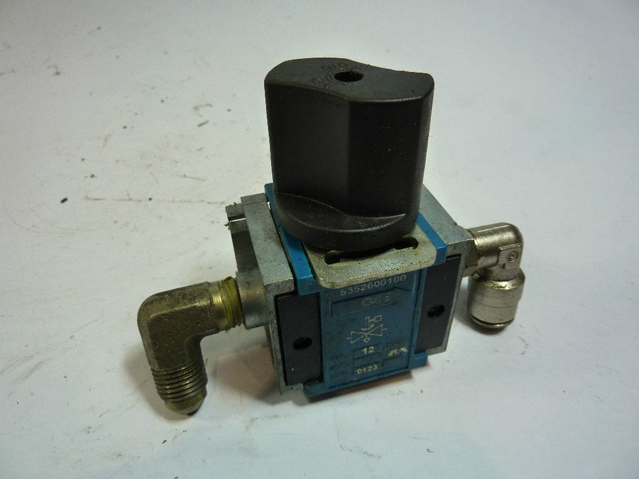 Rexroth 5352600100 3-Way Bistable Valve USED